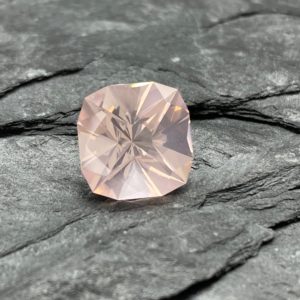 Quartz rose taille octogonale